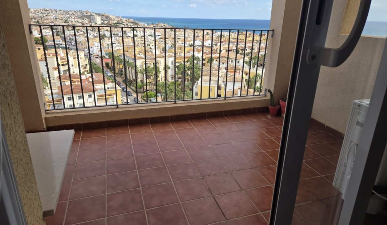 20251001_121832_copy_1600x1200